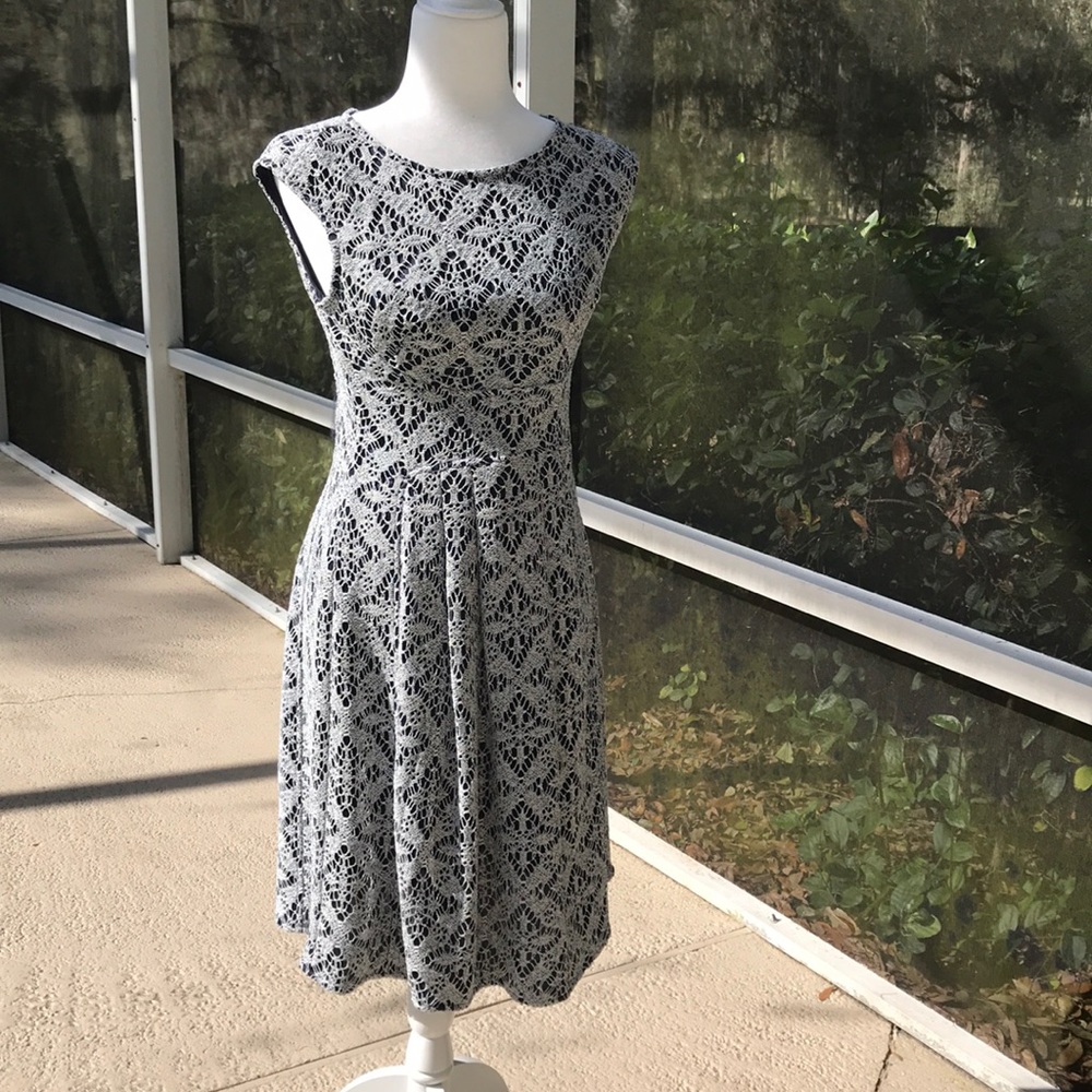 London Times Navy/White Size 6  dress